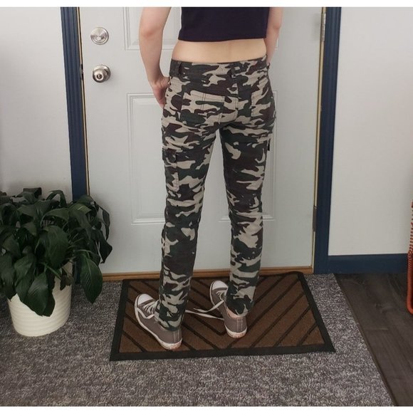 No Boundaries Camo Cargo Skinny Jeans - Picture 3 of 5